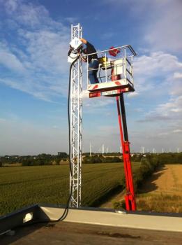 Traversenmast, freitragend oder zur Befestigung an Gebäudewänden, 2 m