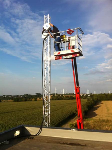 Traversenmast, freitragend oder zur Befestigung an Gebäudewänden, 2 m